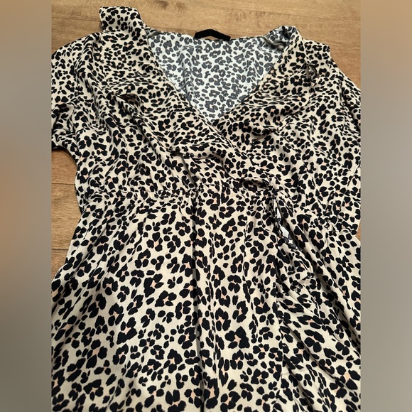 Long Sleeve Cheetah/Animal Print Dynamite Dress with Collar and Ruffles - Picture 2 of 6